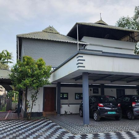 Ebs Guest House Недумбассери Экстерьер фото