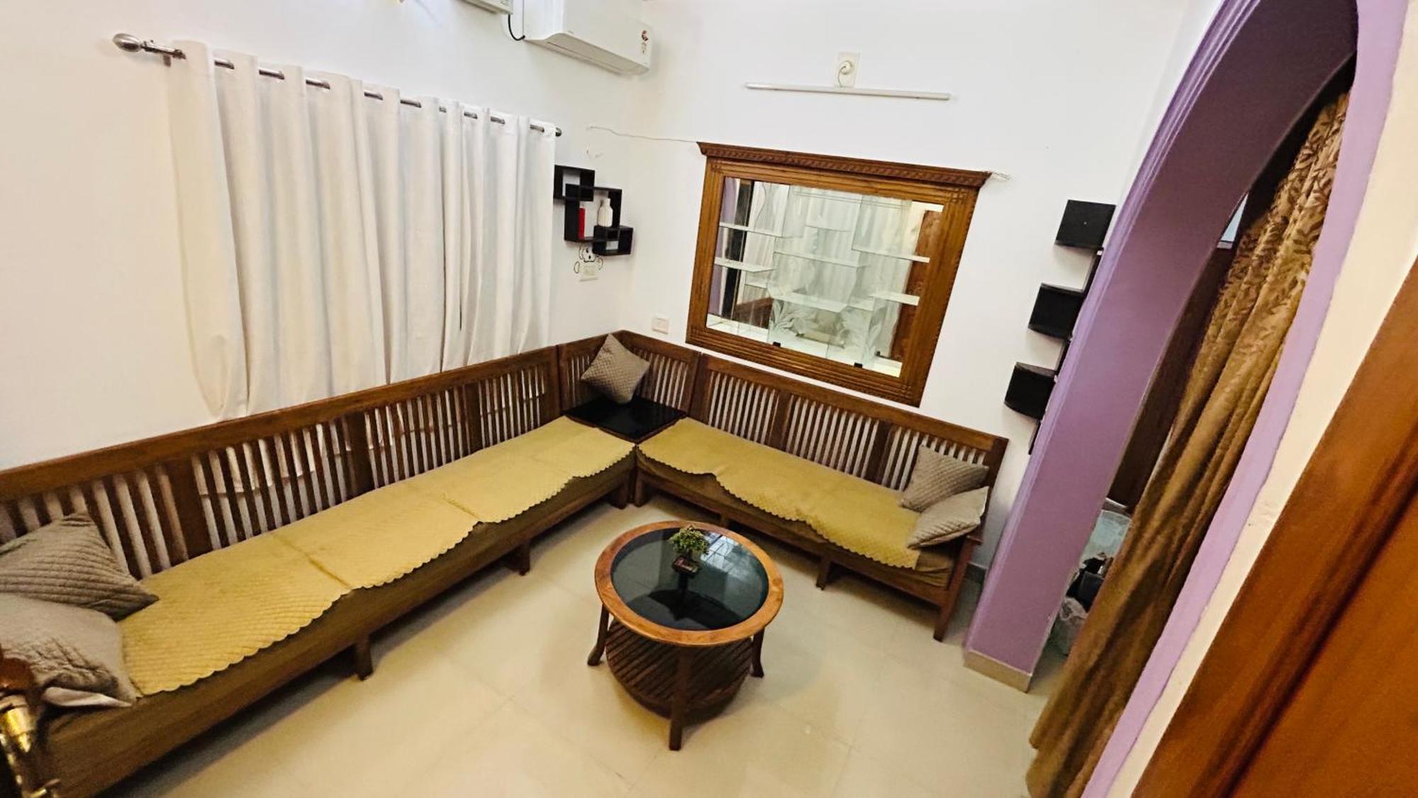 Ebs Guest House Недумбассери Экстерьер фото