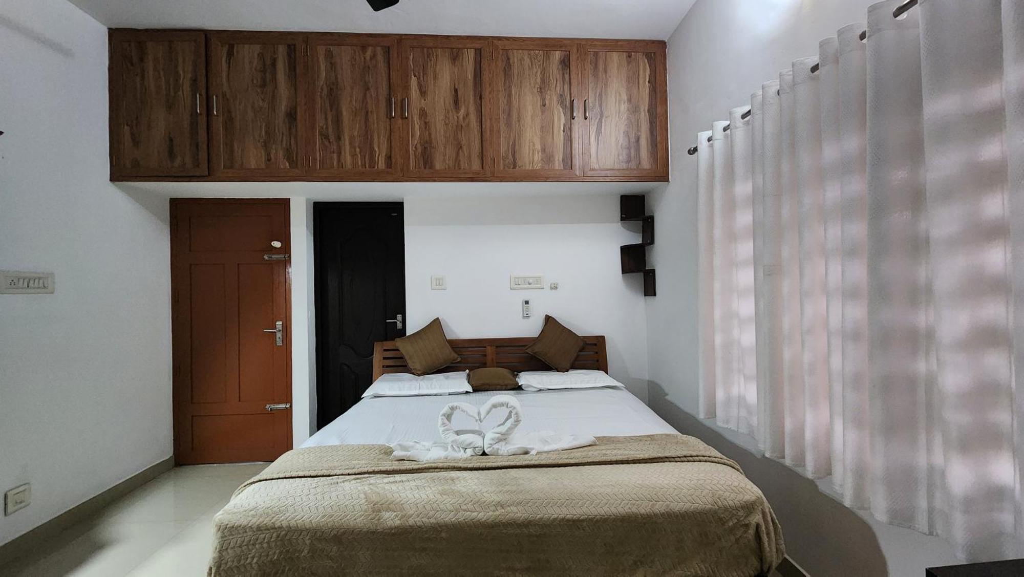 Ebs Guest House Недумбассери Экстерьер фото