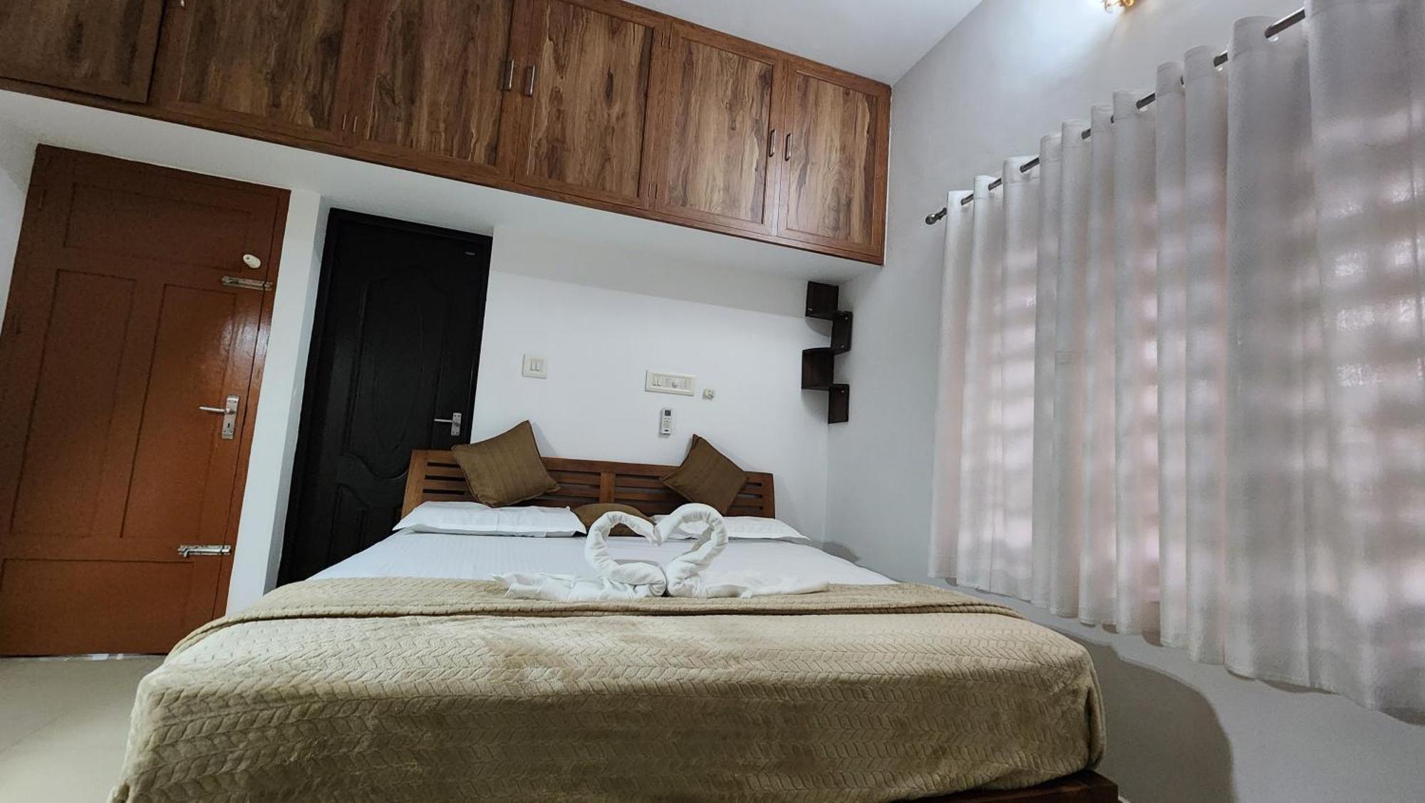 Ebs Guest House Недумбассери Экстерьер фото