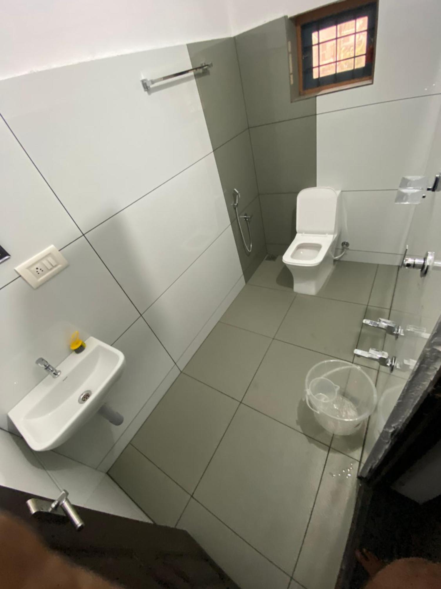 Ebs Guest House Недумбассери Экстерьер фото